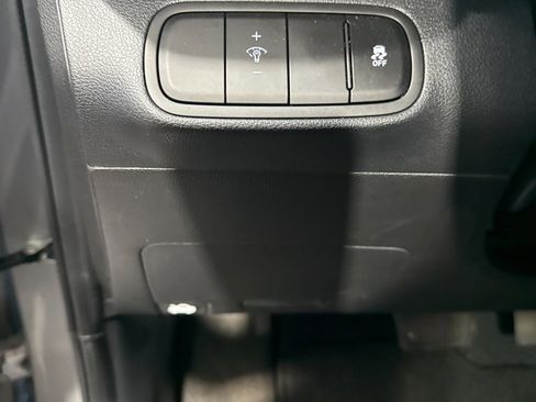 Used 2025 Hyundai Venue SE image 31