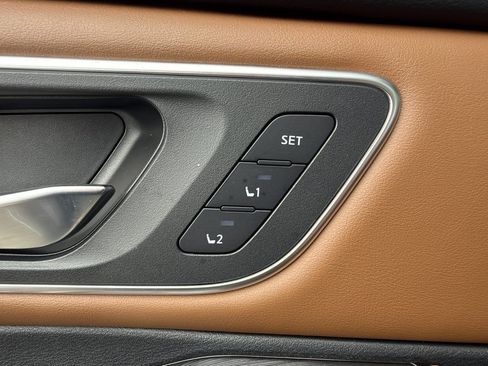 Used 2025 Nissan Rogue Platinum w/ Platinum Premium Package FWD image 32