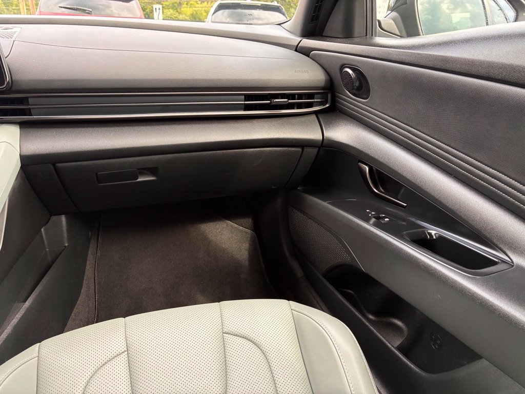 Used 2025 Hyundai Elantra Limited w/ Cargo Package FWD image 42