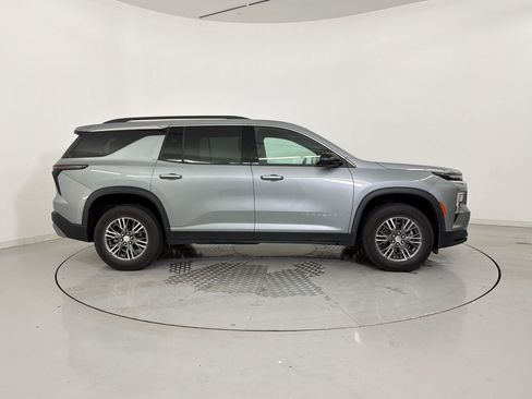 Used 2024 Chevrolet Traverse LT AWD/4WD image 8