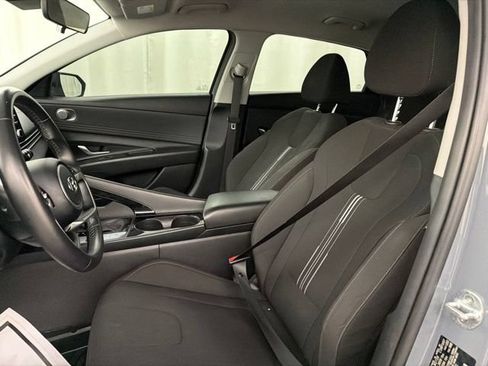 Used 2022 Hyundai Elantra SEL w/ Convenience Package FWD image 9