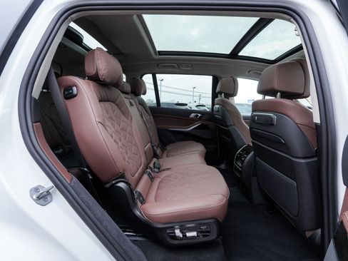 Used 2026 BMW X7 xDrive40i image 48