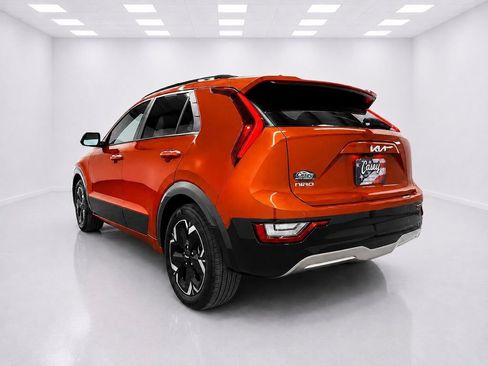 Used 2023 Kia Niro Wave w/ Wave Preserve Package FWD image 11