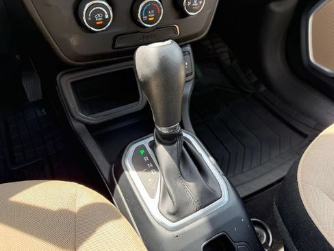 Used 2018 Jeep Renegade Sport w/ Power & Air Group FWD image 20