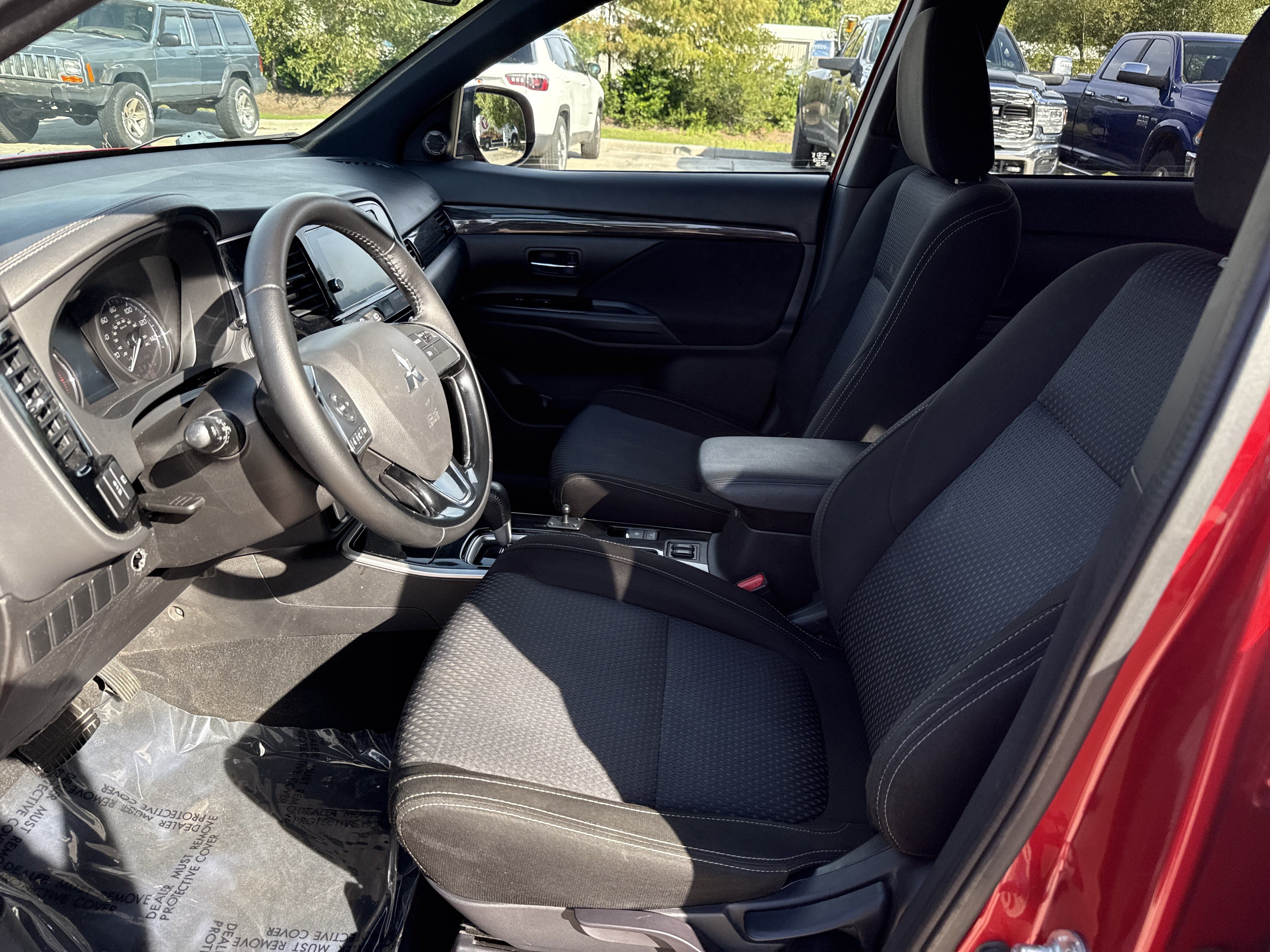 Used 2018 Mitsubishi Outlander LE AWD/4WD image 15