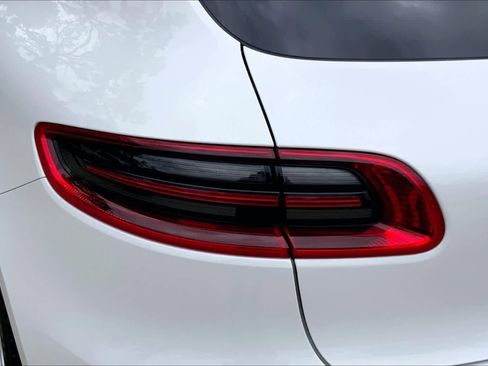 Used 2018 Porsche Macan AWD/4WD image 27