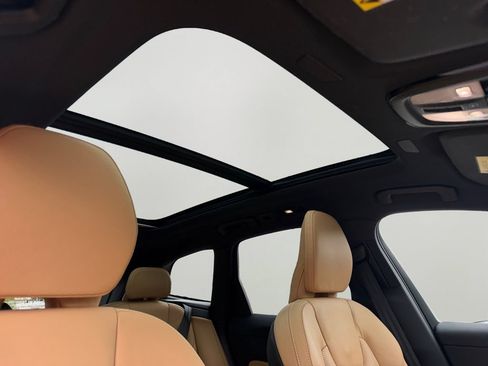 Certified 2025 Volvo XC60 T8 Ultra w/ Climate Package AWD/4WD image 7