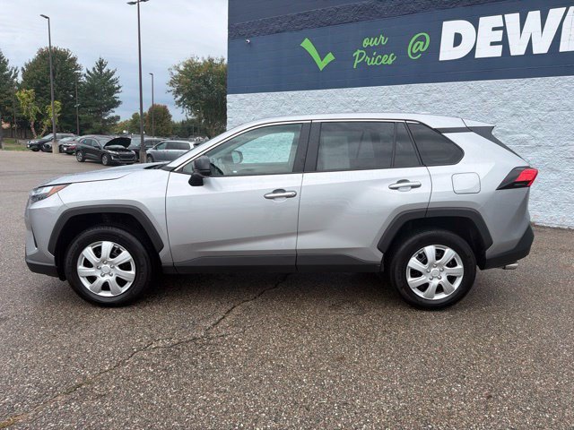 Used 2025 Toyota RAV4 LE AWD/4WD image 2