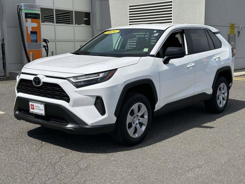 Used 2024 Toyota RAV4 LE AWD/4WD image 3