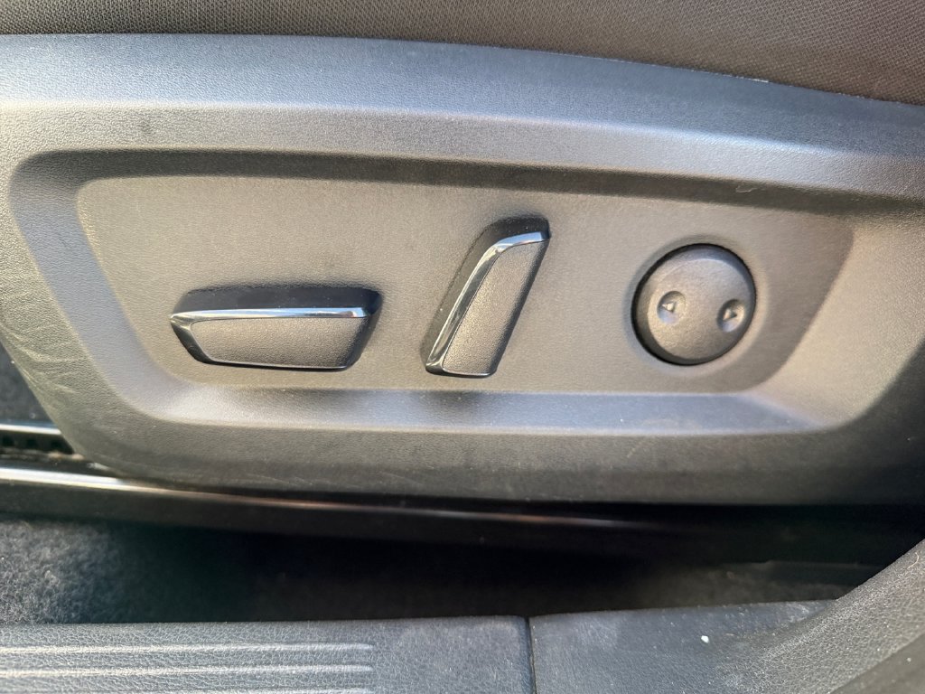 Used 2025 Nissan Rogue SV AWD/4WD image 28