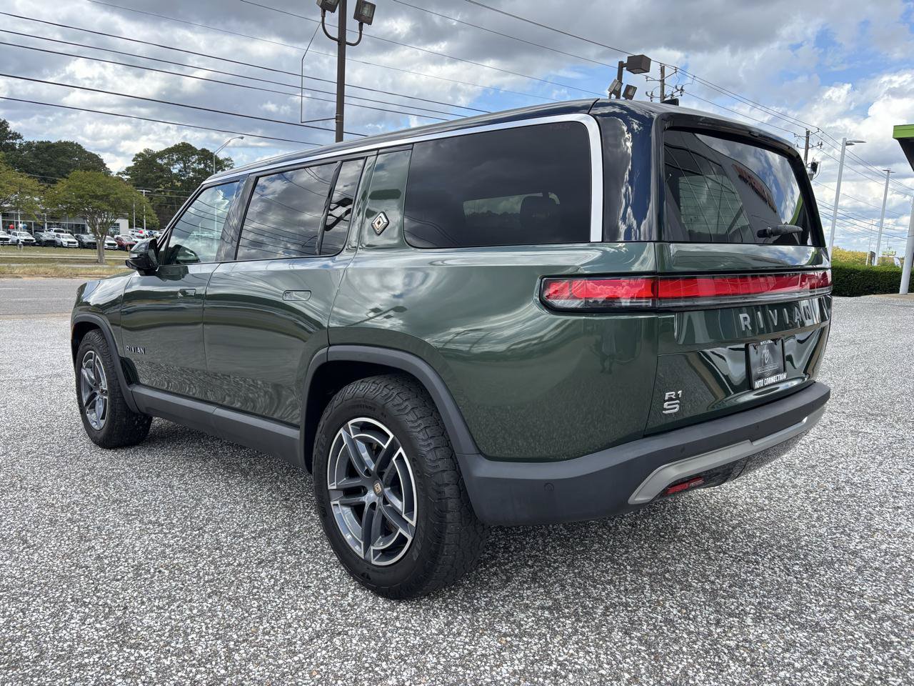 Used 2025 Rivian R1S Adventure Dual AWD/4WD image 3