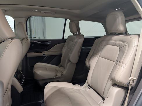 Used 2021 Lincoln Aviator Reserve w/ Elements Package Plus image 17