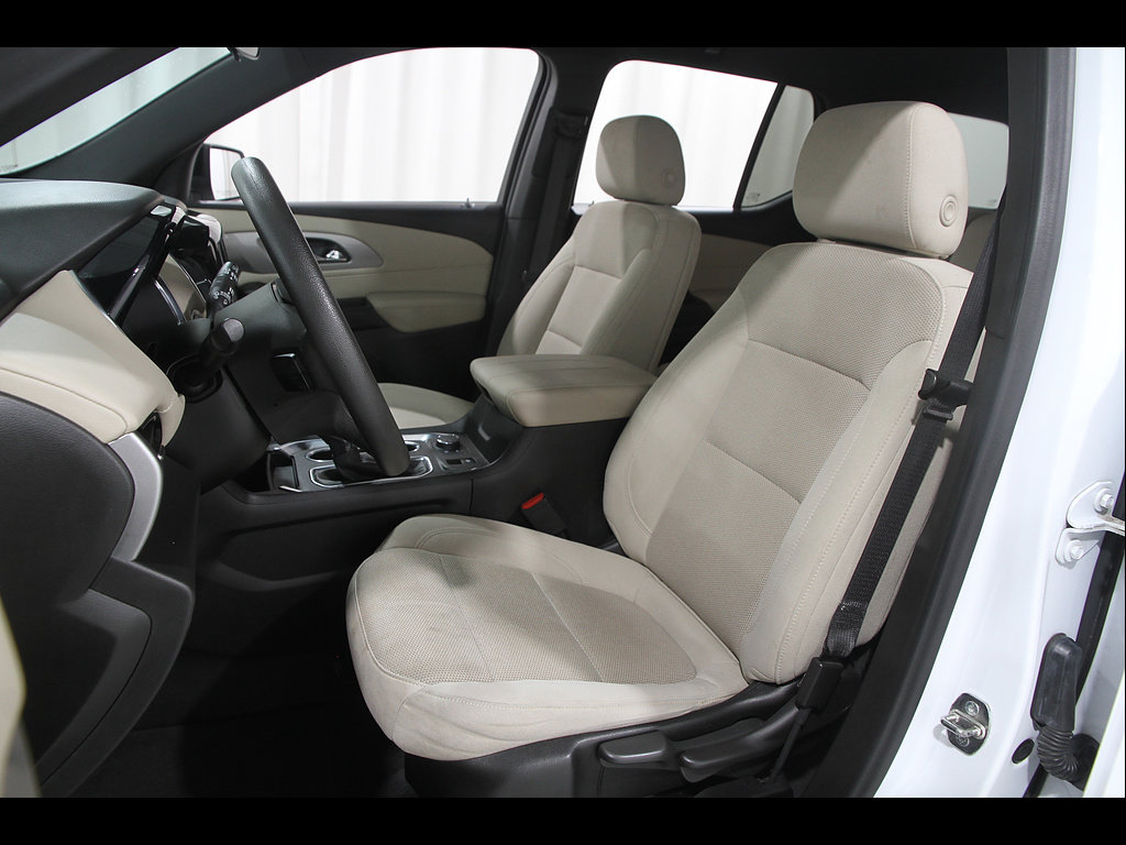 Certified 2022 Chevrolet Traverse LS w/ LPO, Black Accent Package AWD/4WD image 5
