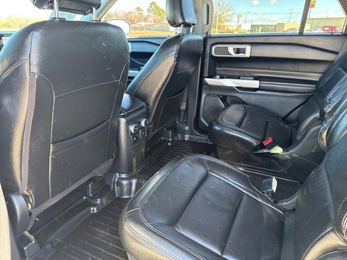 Used 2022 Ford Explorer XLT image 21