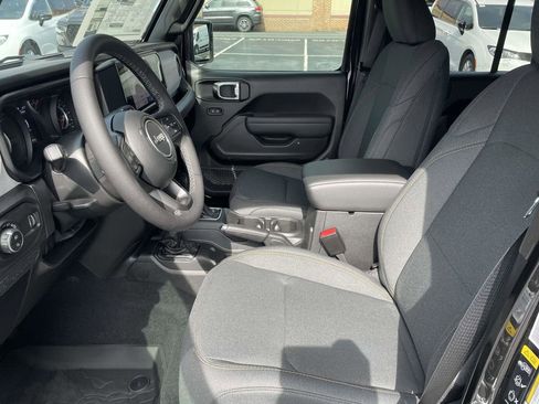 New 2025 Jeep Gladiator Sport image 22