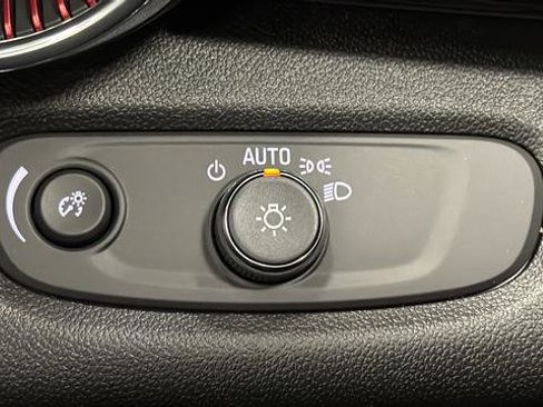 New 2026 Chevrolet Trax RS w/ Sunroof Package FWD image 32