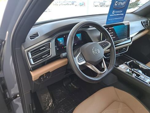 Used 2024 Volkswagen Atlas Cross Sport SE w/ Panoramic Sunroof Package AWD/4WD image 7
