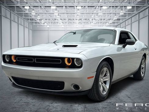 Used 2020 Dodge Challenger SXT RWD image 1
