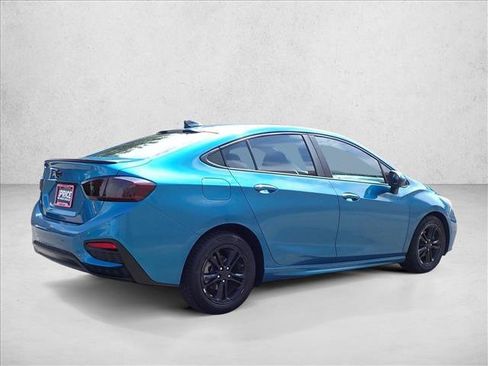 Used 2017 Chevrolet Cruze LT w/ Convenience Package FWD image 4