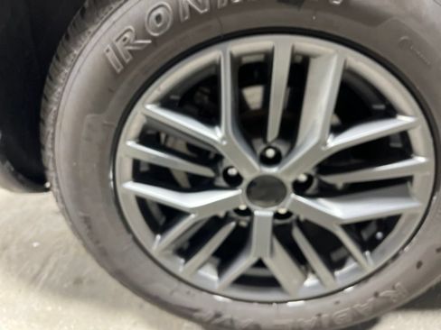 Used 2024 Nissan Rogue S FWD image 39