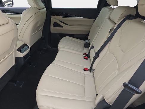 Used 2024 INFINITI QX60 Pure w/ Cargo Package image 19