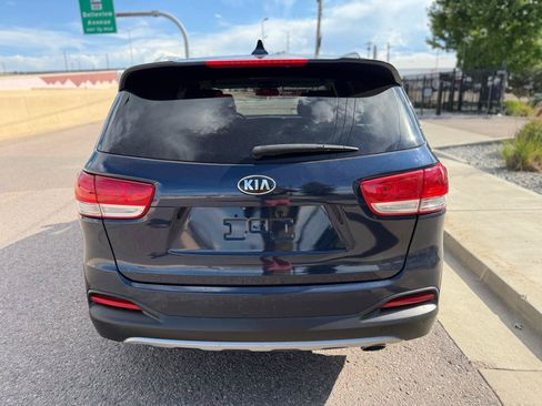 Used 2016 Kia Sorento AWD w/ LX Convenience Package image 4