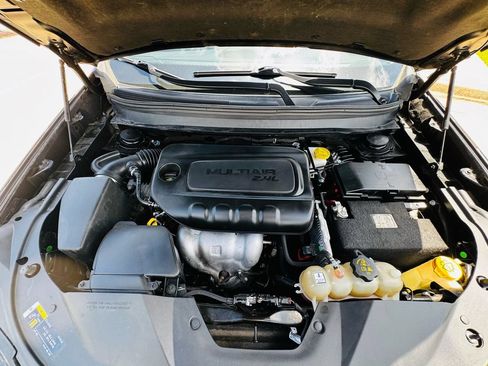 Used 2019 Jeep Cherokee Latitude Plus FWD image 23