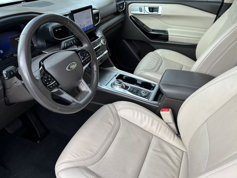 Used 2023 Ford Explorer Platinum w/ Equipment Group 601A image 10