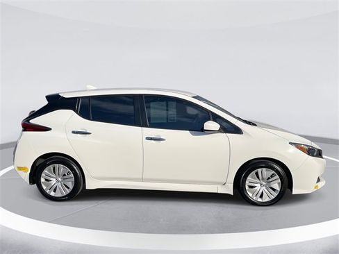Used 2022 Nissan Leaf S image 4