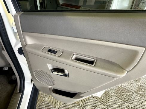 Used 2005 Jeep Grand Cherokee Limited image 16