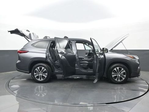 Used 2022 Toyota Highlander XLE image 34