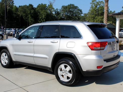 Used 2011 Jeep Grand Cherokee Laredo image 3