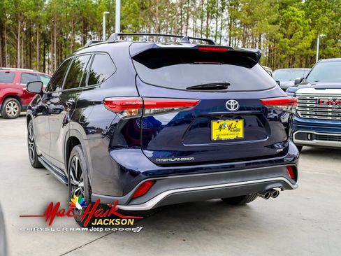 Used 2022 Toyota Highlander XSE image 6