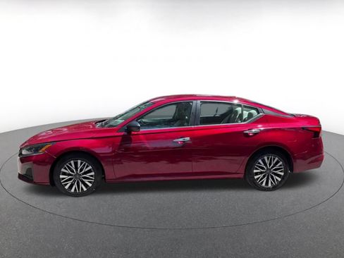 Used 2025 Nissan Altima 2.5 SV FWD image 9