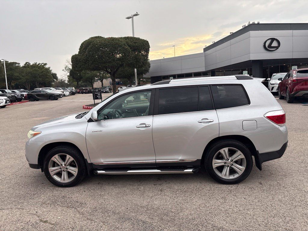 Used 2013 Toyota Highlander Limited FWD image 2