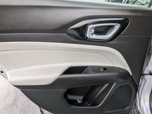 Used 2025 Jeep Compass Limited image 25