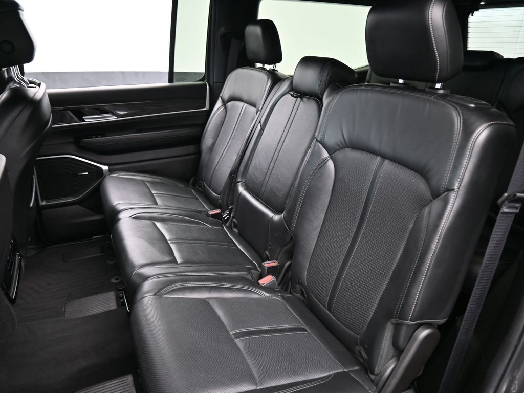 Used 2022 Jeep Wagoneer Series II RWD image 38