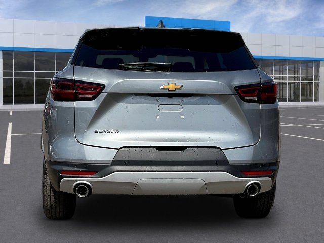 Used 2026 Chevrolet Blazer LT w/ Midnight/Sport Edition FWD image 4