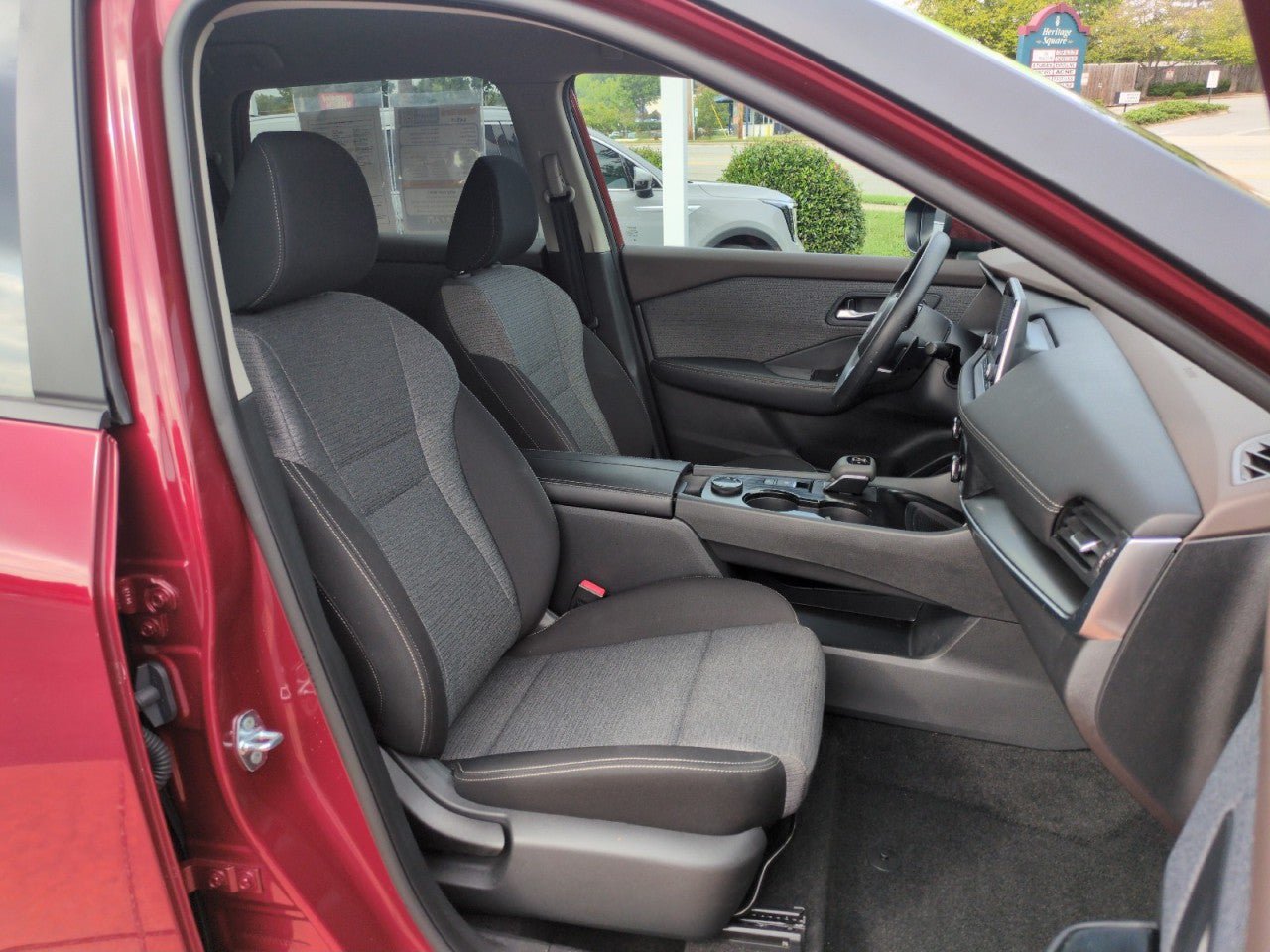 Used 2023 Nissan Rogue SV AWD/4WD image 25