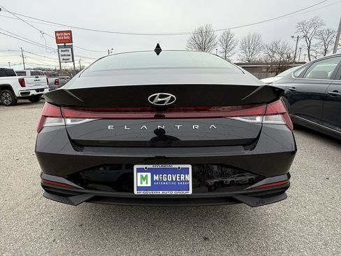 Used 2023 Hyundai Elantra SEL w/ Convenience Package image 6
