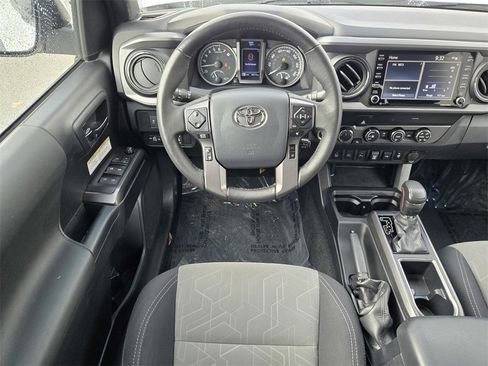 Used 2020 Toyota Tacoma TRD Off-Road image 11