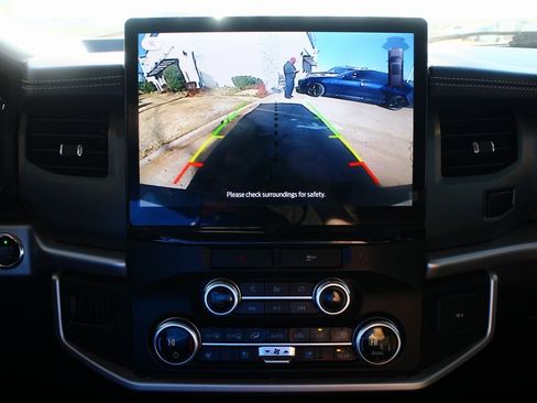 Used 2023 Ford Expedition Max XLT image 18