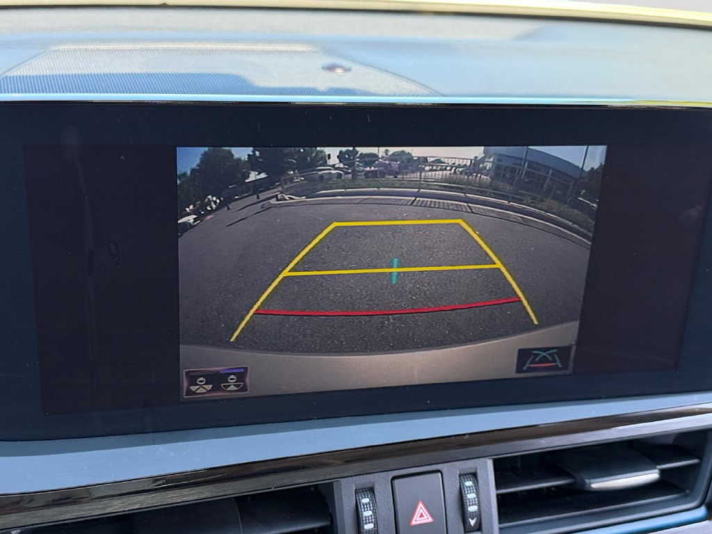 Certified 2022 Lexus ES 300h w/ Premium Package FWD image 22