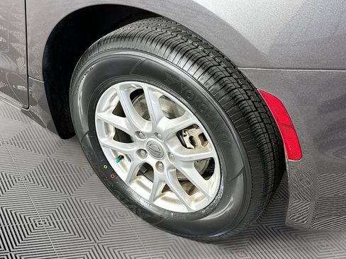 Certified 2023 Chrysler Pacifica Touring-L FWD image 42