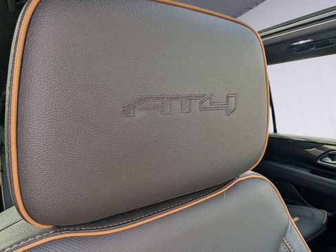 Used 2023 GMC Yukon XL AT4 w/ Technology Package AWD/4WD image 10