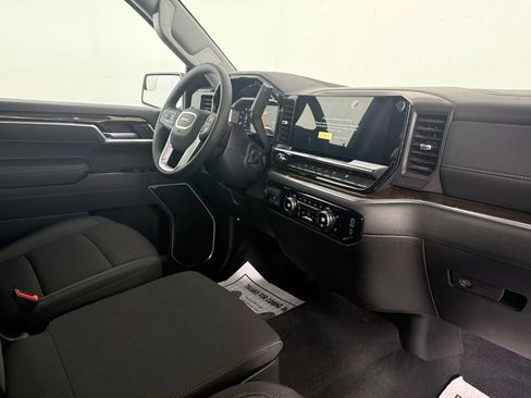 New 2026 GMC Sierra 1500 SLE image 27