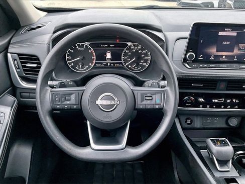 Used 2024 Nissan Rogue SV image 5