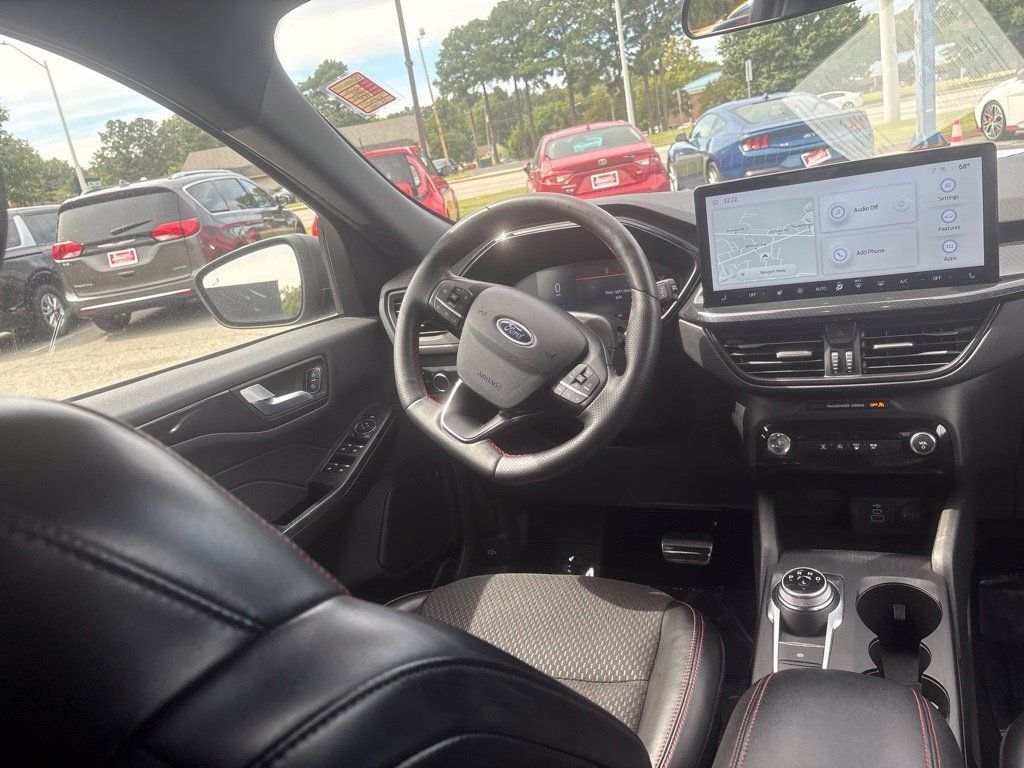 Used 2024 Ford Escape ST-Line w/ Tech Pack #1 FWD image 15
