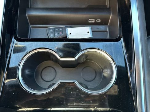 Used 2025 Chevrolet Suburban Z71 image 35