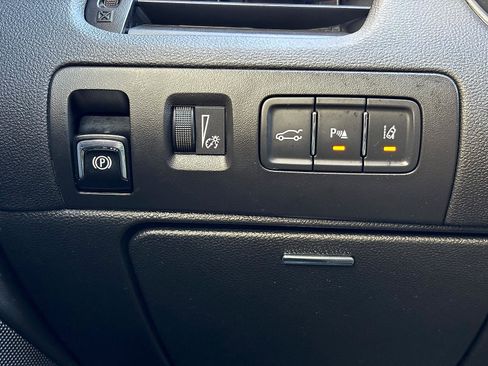 Used 2017 Chevrolet Impala LT w/ Convenience Package FWD image 17